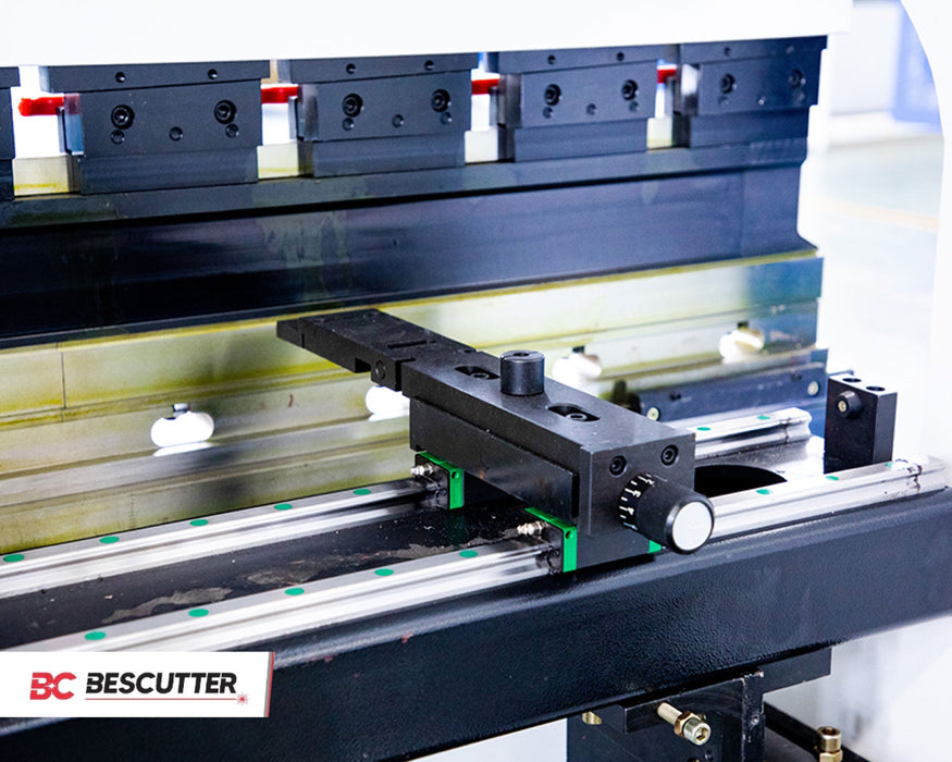 Prensa Plegadora CNC BesCutter de un Solo Servomotor 110, 170, 220 Toneladas 10/13 Pies Delem DA 53T