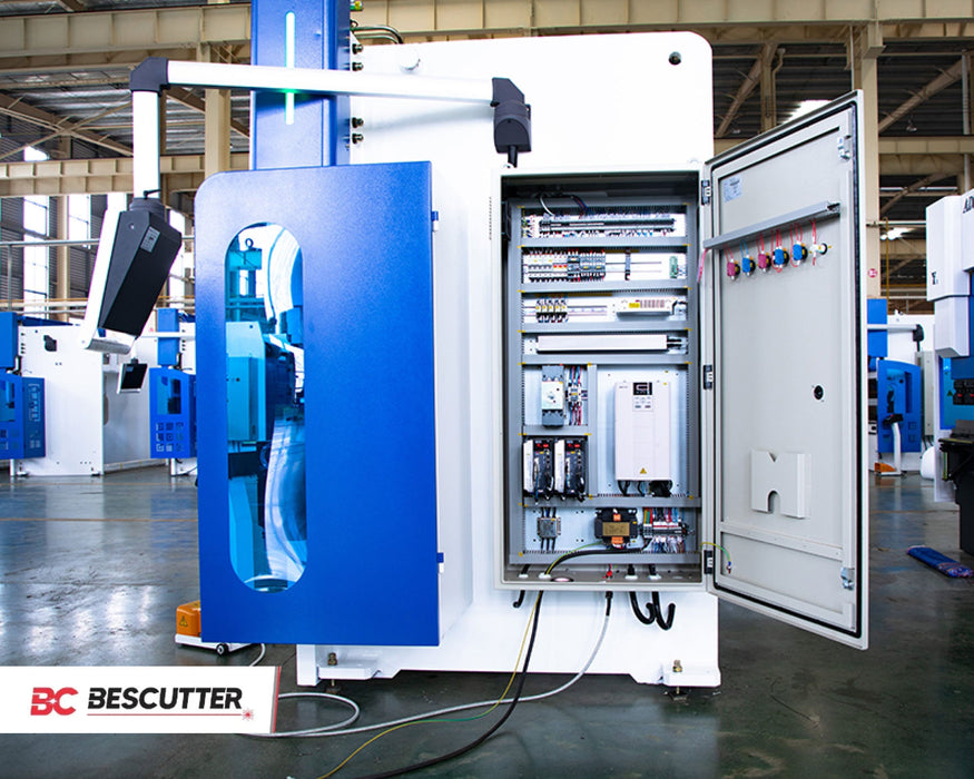 Prensa Plegadora CNC BesCutter de un Solo Servomotor 110, 170, 220 Toneladas 10/13 Pies Delem DA 53T