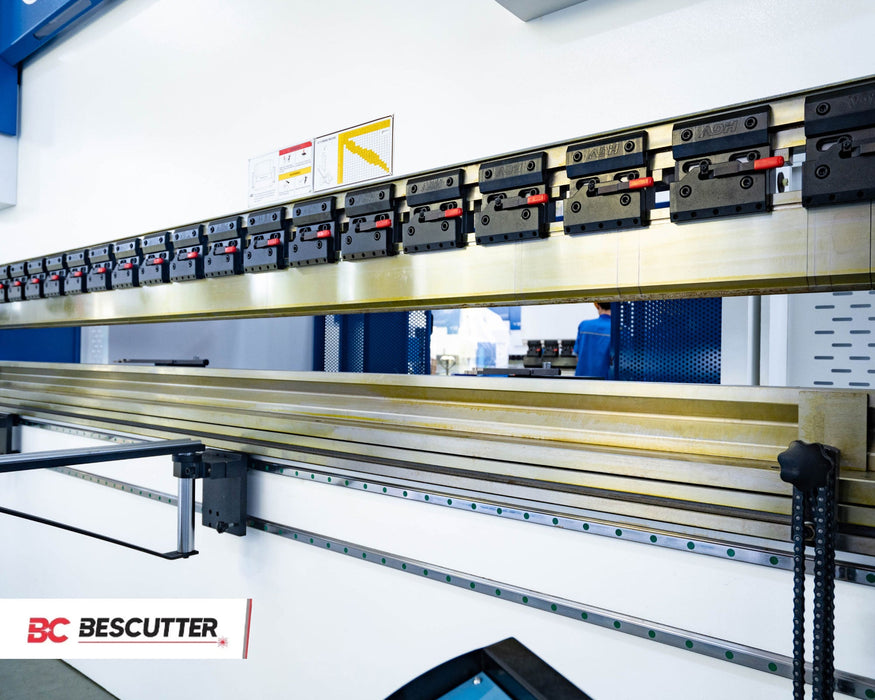 Prensa Plegadora CNC BesCutter de un Solo Servomotor 110, 170, 220 Toneladas 10/13 Pies Delem DA 53T