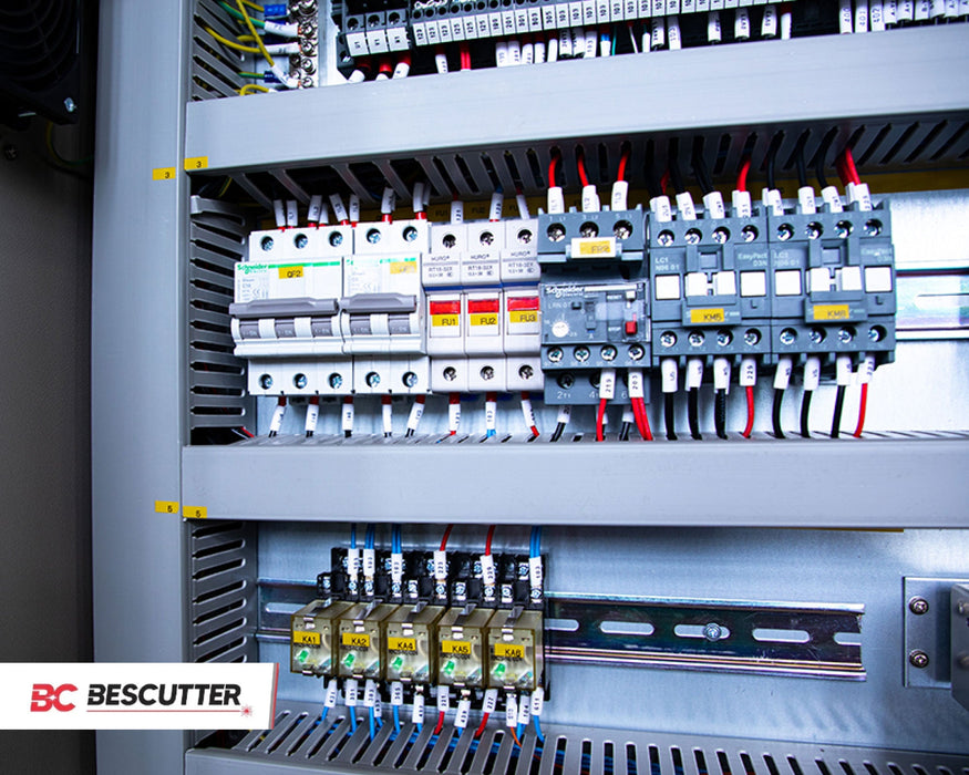 Prensa Plegadora CNC BesCutter de un Solo Servomotor 110, 170, 220 Toneladas 10/13 Pies Delem DA 53T