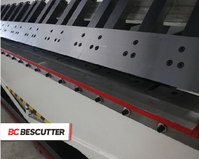 Máquina CNC Hidráulica de Doblado y Plegado BesBender con Tope Trasero Automático