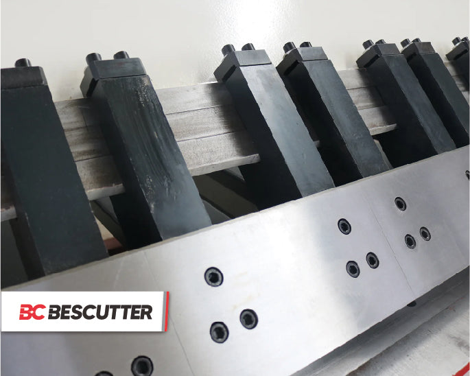 Máquina CNC Hidráulica de Doblado y Plegado BesBender con Tope Trasero Automático
