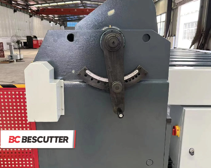 Máquina CNC Hidráulica de Doblado y Plegado BesBender con Tope Trasero Automático